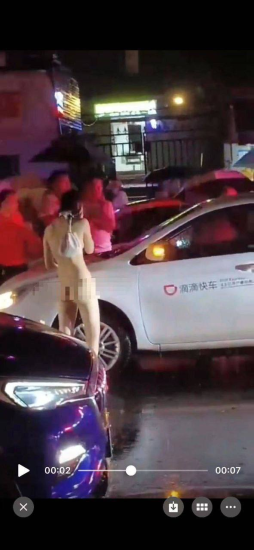 惊人一幕！男子拔*逃逸，女子赤裸追逐-羞羞美图