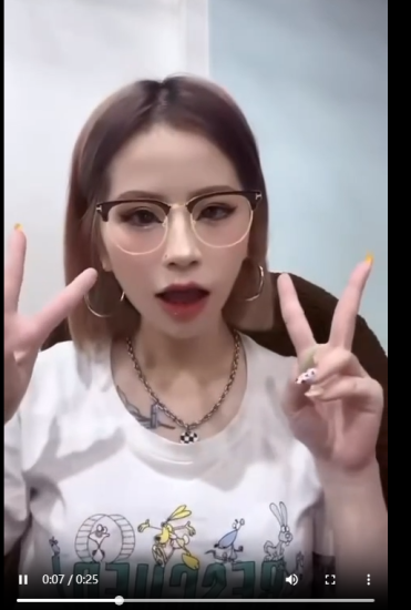 “小屌”歌：这女的看着有点瘆人-羞羞美图