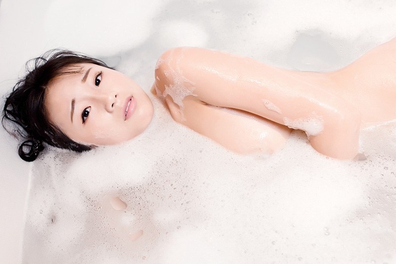 可爱萝莉仓井优香浴室真空演绎湿身诱惑