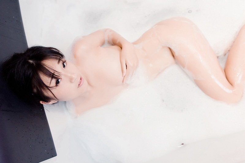 可爱萝莉仓井优香浴室真空演绎湿身诱惑