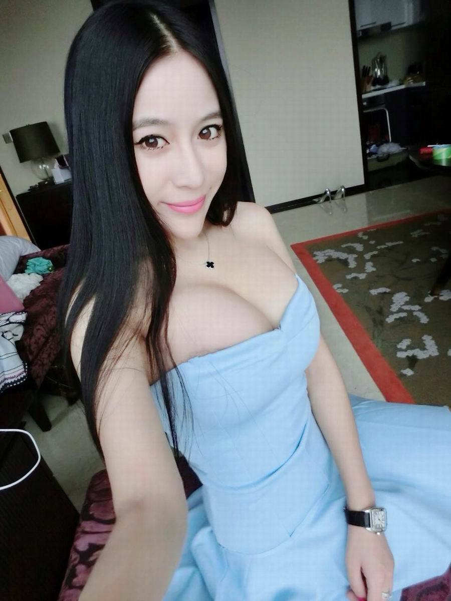 商务模特田芯娜超级巨乳清纯写真