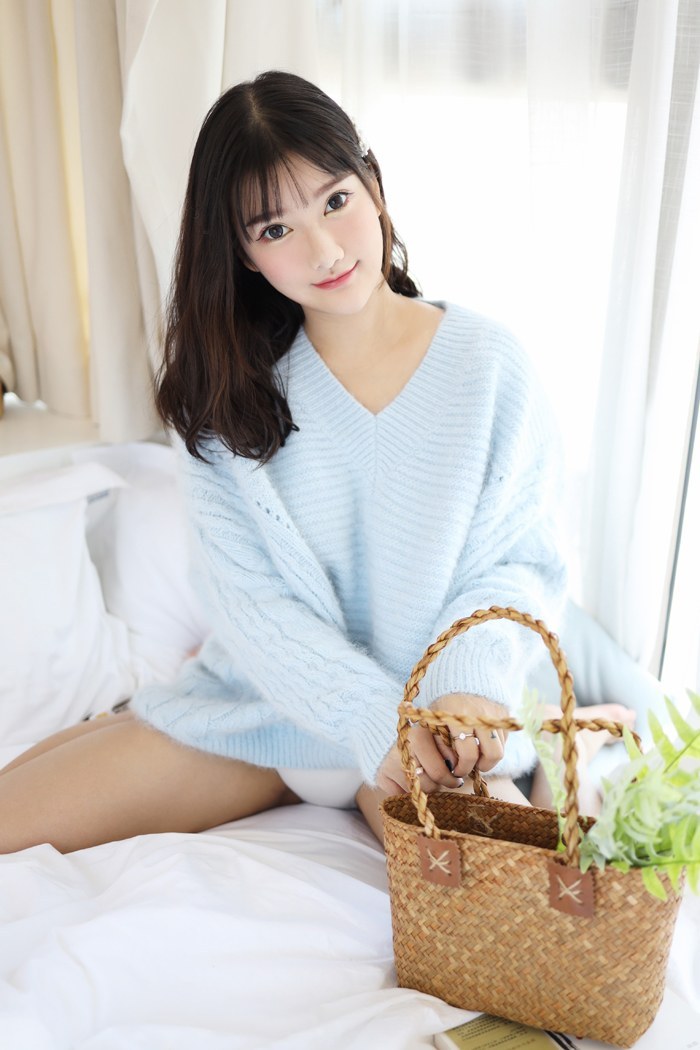 清纯嫩模小尤奈白皙翘臀可爱小脸惹人喜欢