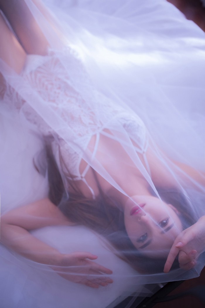 清纯少女镂空纱裙下白嫩娇躯照片让人垂涎