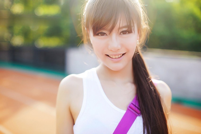 阳光下的清纯大学女生最纯真