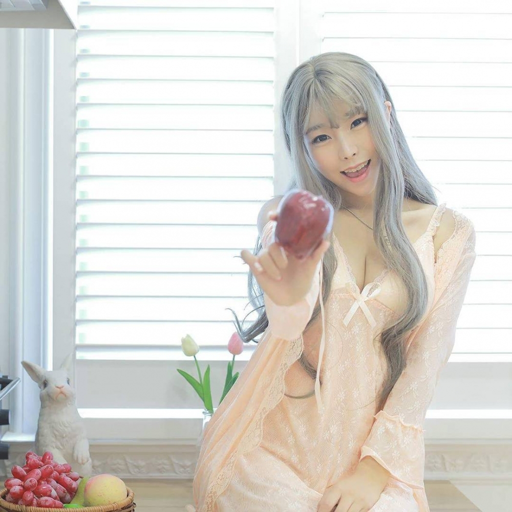 香港美女苏宜生活自拍照清纯迷人